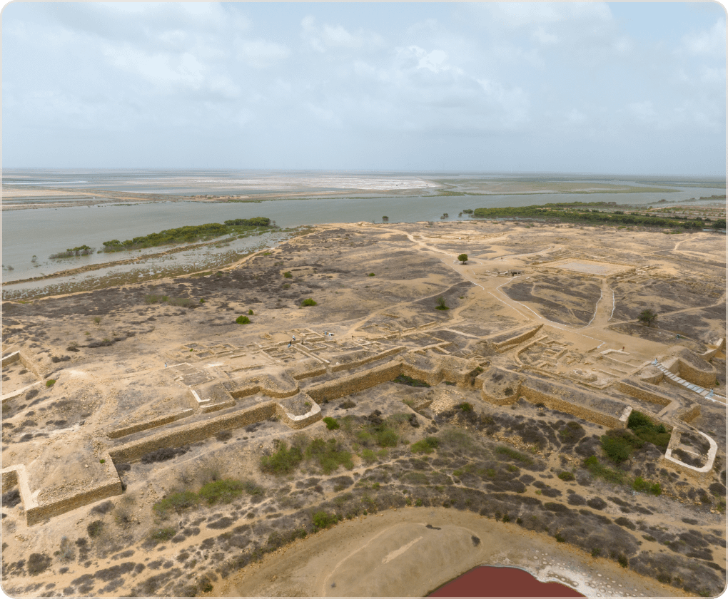 بنبھورکے پس منظر میں گھارو کھاڑی